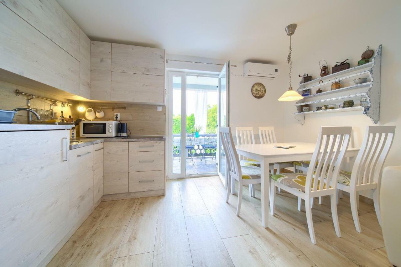 Apartman Lavandin Чижичи Экстерьер фото